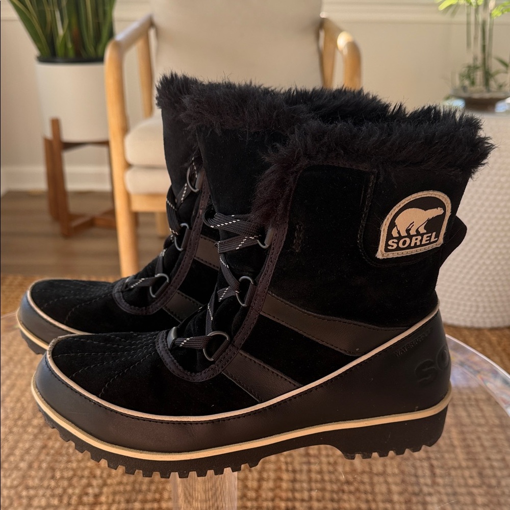 Sorel Women's Black Suede Winter Boots